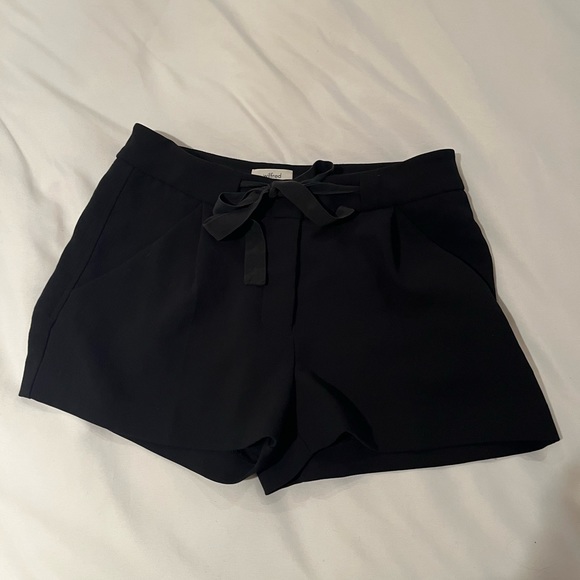 Aritiza | Wilfred Black Shorts - Picture 2 of 4